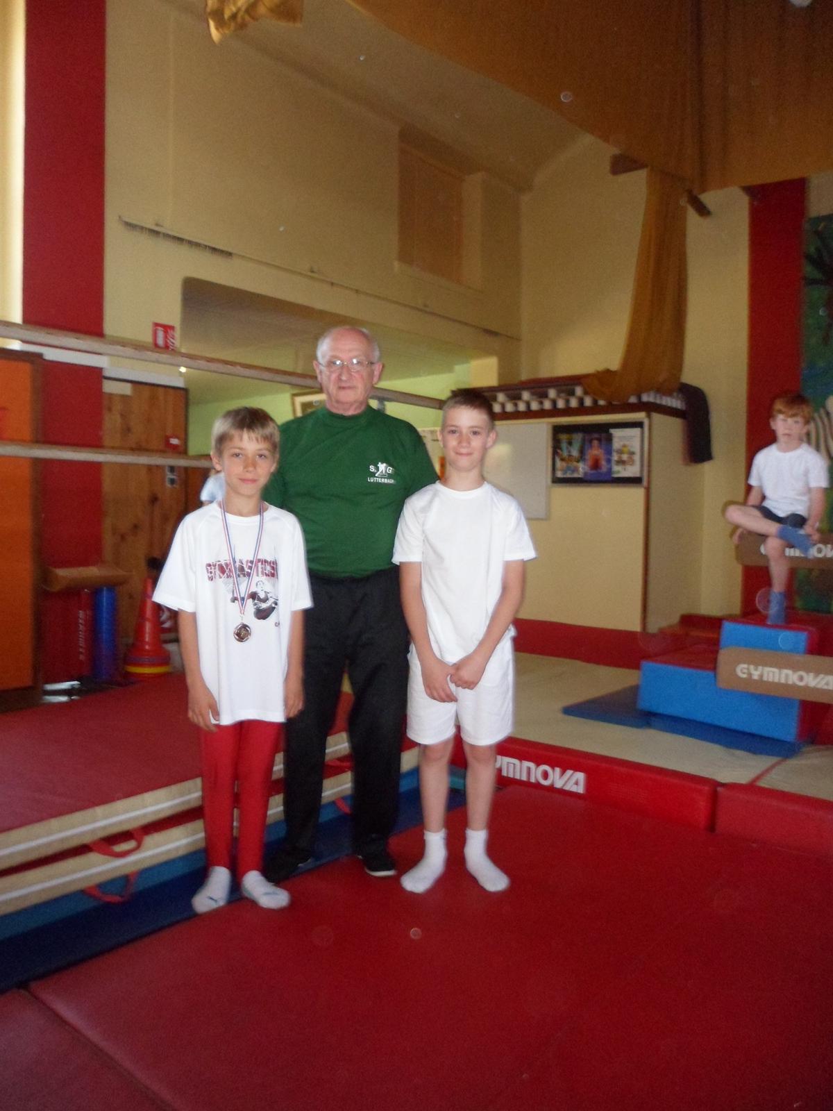 Paul MARME avec deux jeunes de la SGL, le 23/06/2012