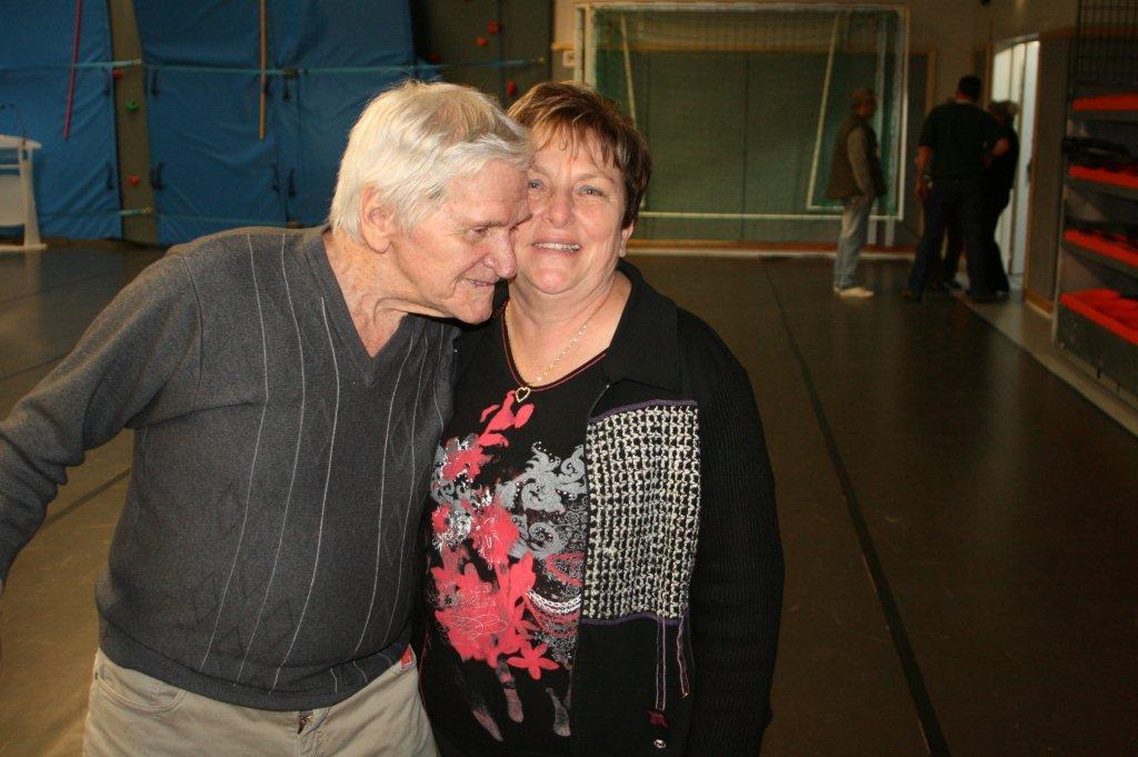 Arthur ROOS avec la Présidente Blanche RISSER,  à la SGL, le 01/12/2012