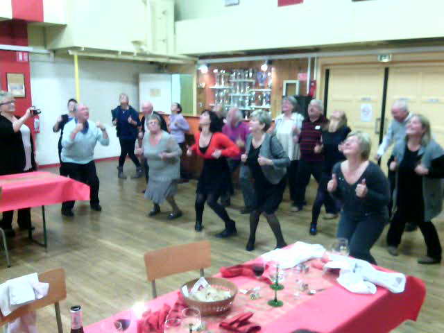 Repas de Noël à la SGL : danse du skieur par Sylvie, le 14/12/2014