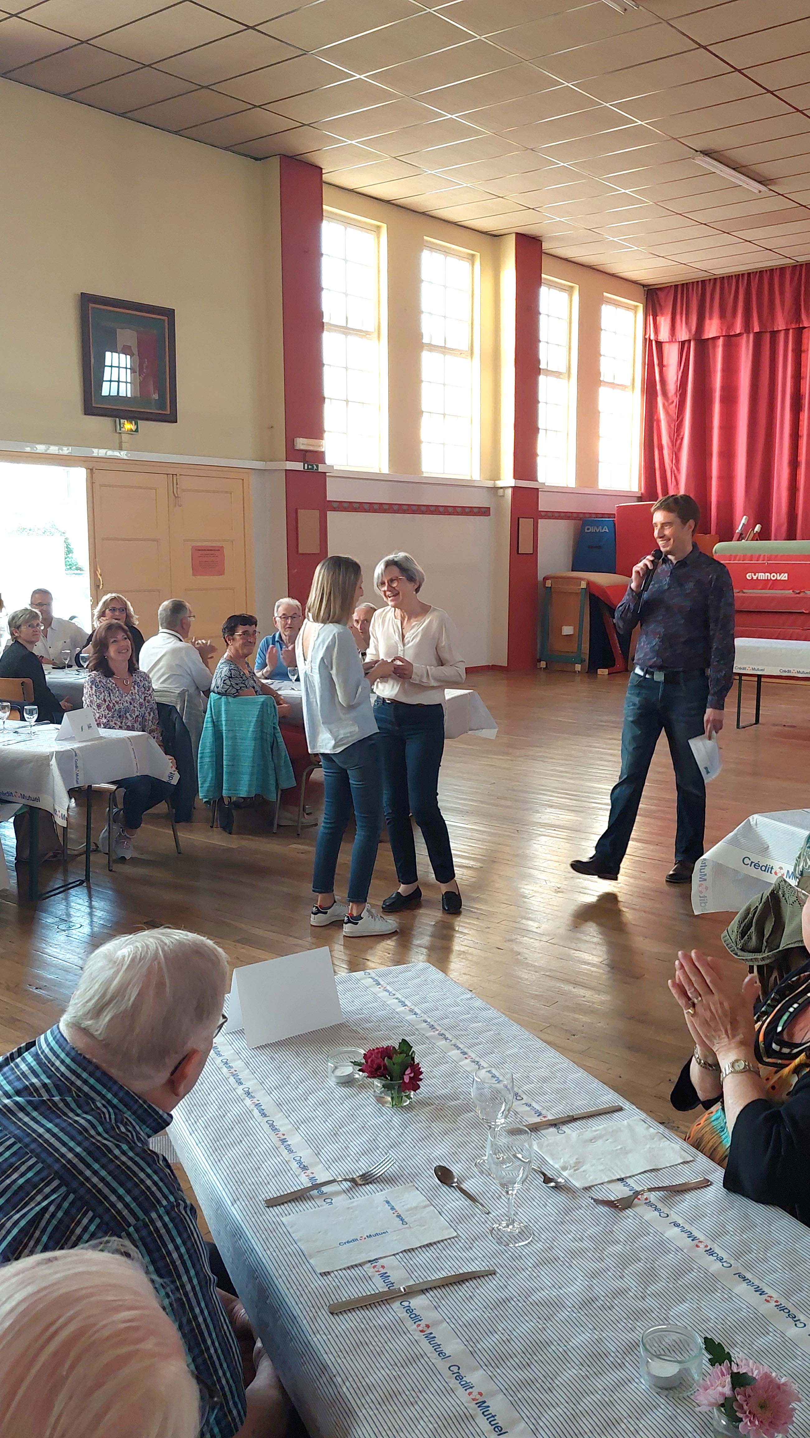 Remise de la médaille d'or à G. NUSSBAUMER, Présidente de la SGL, par l'OMSAP, le 13/05/2022