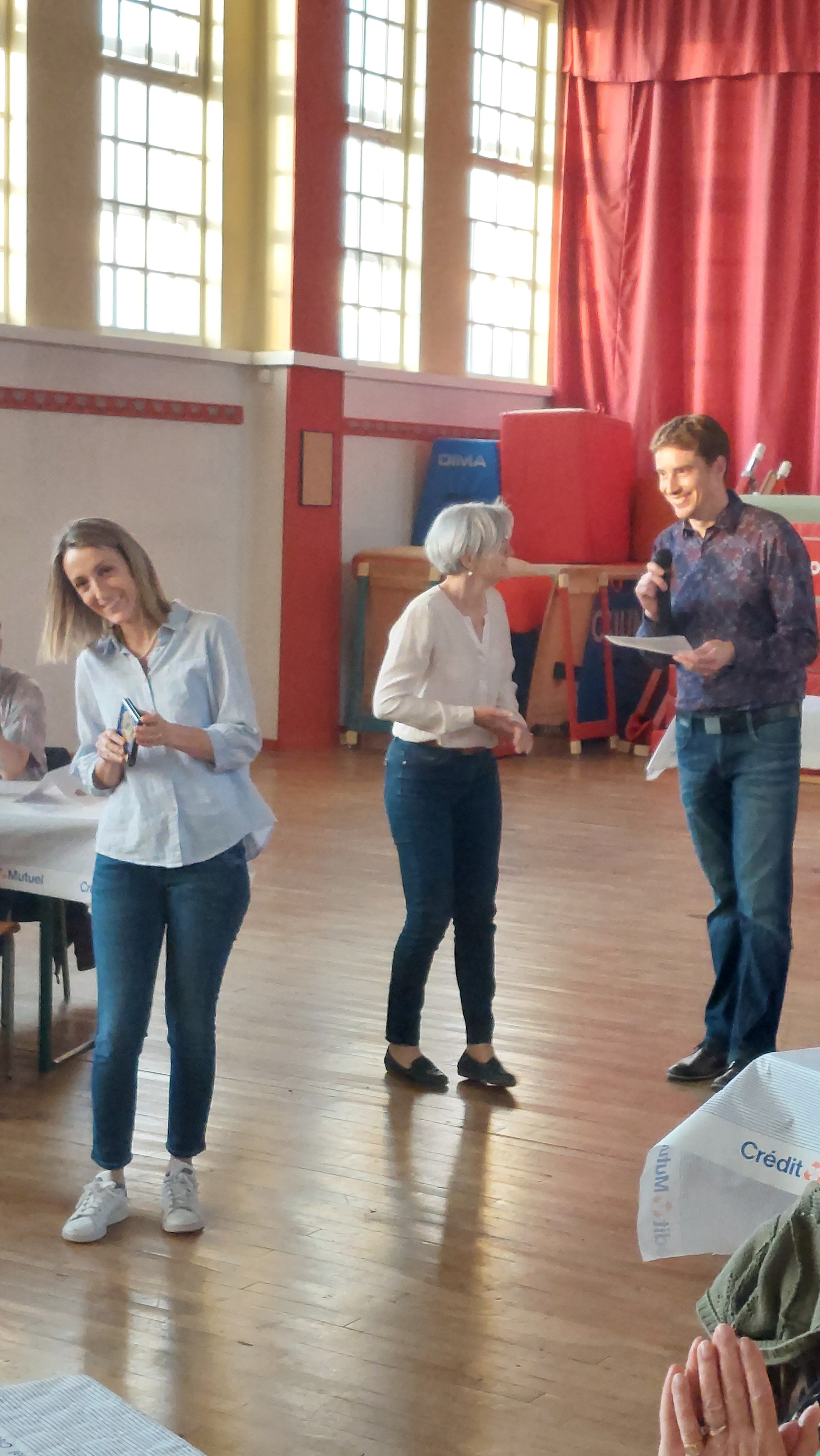 Remise de la médaille d'or à G. NUSSBAUMER, Présidente de la SGL, par l'OMSAP, le 13/05/2022